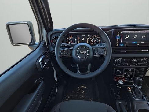 Used 2026 Jeep Wrangler Unlimited Rubicon AWD/4WD image 25