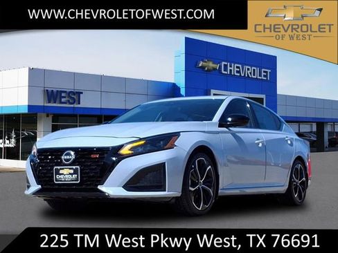 Used 2024 Nissan Altima 2.5 SR image 1