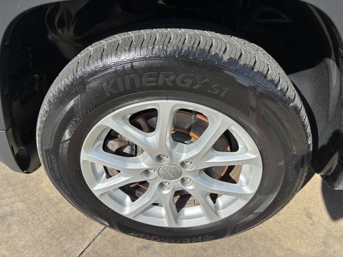 Used 2018 Jeep Cherokee Latitude Plus w/ Cold Weather Group image 26