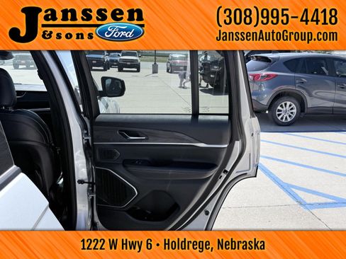 Used 2024 Jeep Grand Cherokee Limited 4xe AWD/4WD image 12