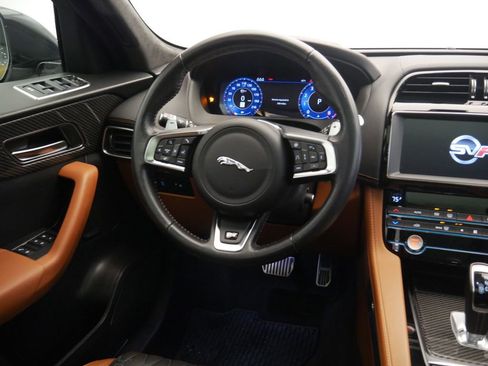 Used 2019 Jaguar F-PACE SVR image 36