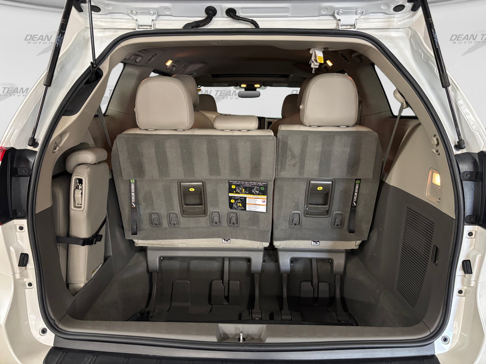 Used 2020 Toyota Sienna XLE FWD image 18