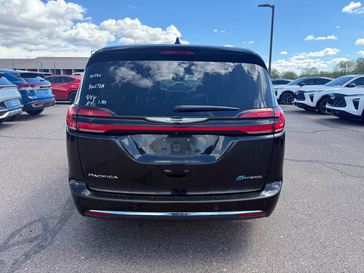 Used 2023 Chrysler Pacifica Touring-L FWD image 6