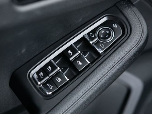 Certified 2023 Porsche Macan image 18