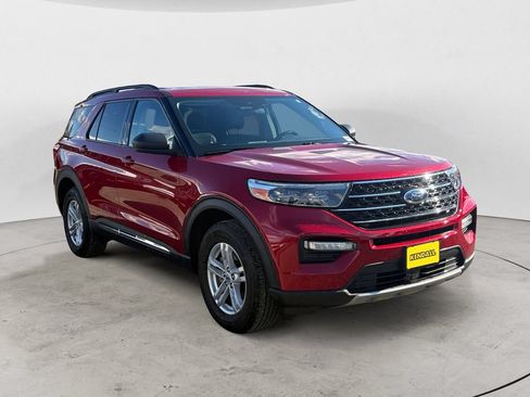 Used 2023 Ford Explorer XLT w/ Equipment Group 202A AWD/4WD image 3