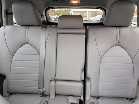 Used 2022 Toyota Highlander XLE image 29