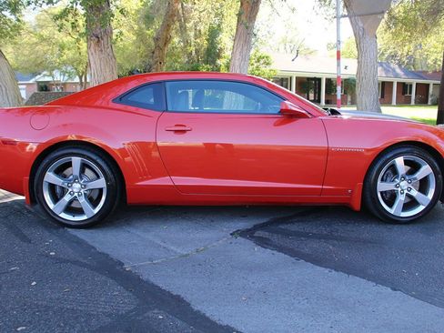 Used 2010 Chevrolet Camaro SS image 3