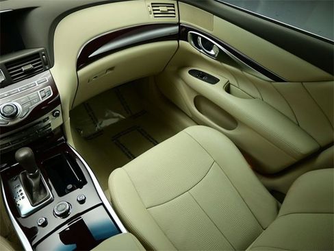 Used 2017 INFINITI Q70 3.7 image 10