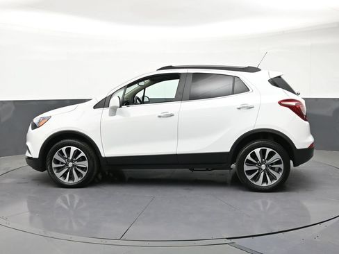 Used 2022 Buick Encore Preferred AWD/4WD image 2