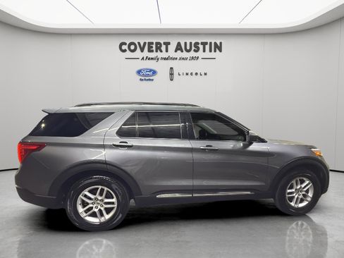 Used 2022 Ford Explorer XLT w/ Equipment Group 202A image 6
