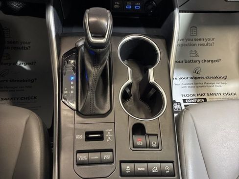 Used 2022 Toyota Highlander XLE image 35