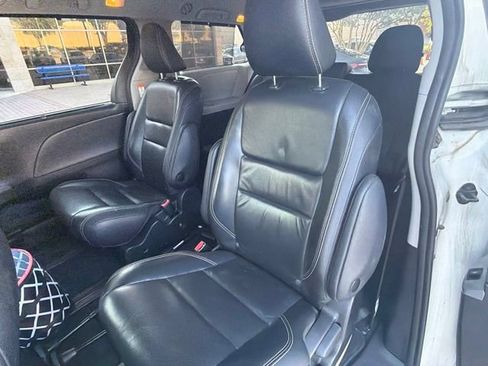 Used 2019 Toyota Sienna SE AWD/4WD image 8