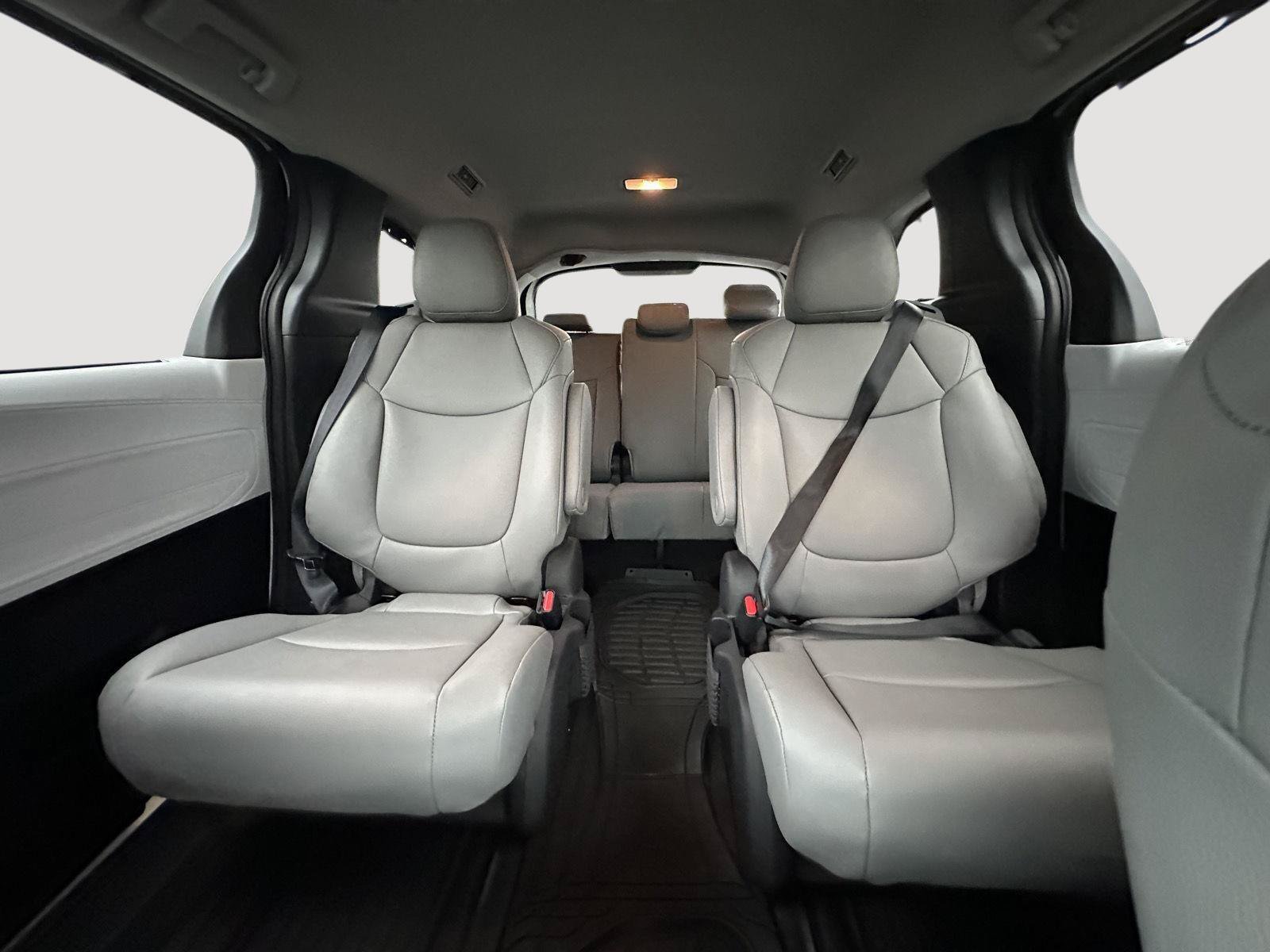 Used 2026 Toyota Sienna XLE FWD image 13