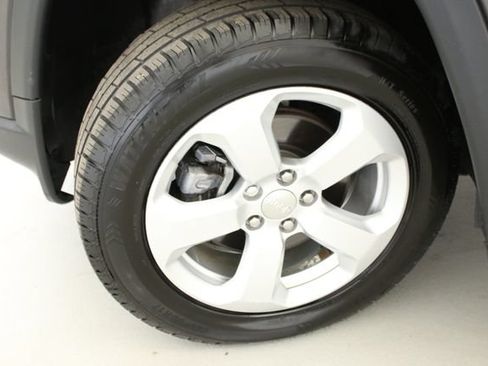 Used 2019 Jeep Compass Latitude AWD/4WD image 29