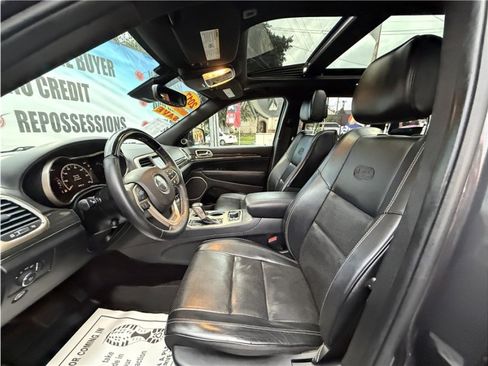 Used 2017 Jeep Grand Cherokee Overland w/ Jeep Active Safety Group image 18