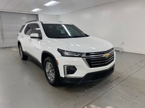 Used 2022 Chevrolet Traverse LT image 3