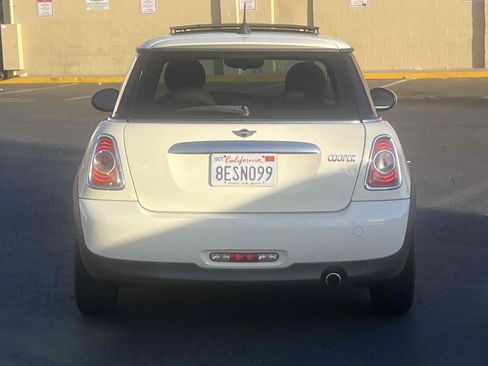 Used 2011 MINI Cooper Hardtop FWD image 3