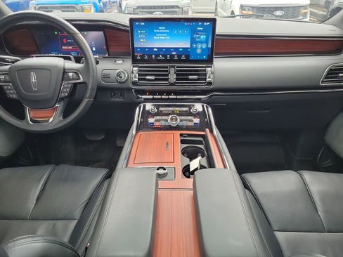 Used 2024 Lincoln Navigator L Reserve image 11