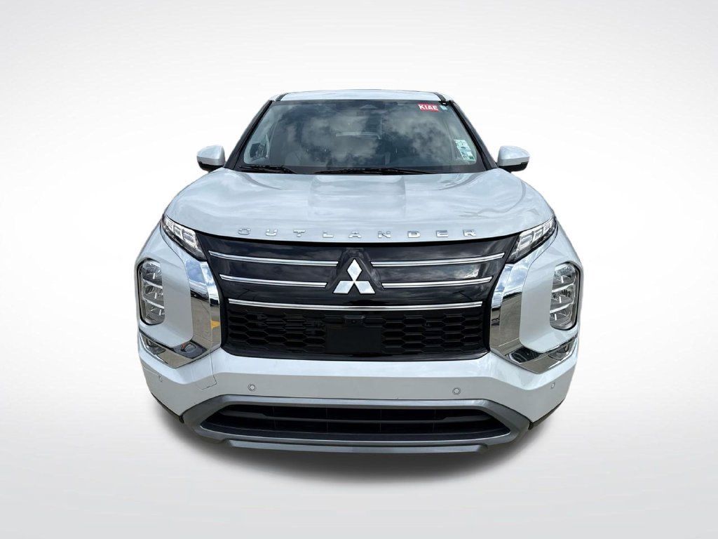 Used 2026 Mitsubishi Outlander SE FWD image 2