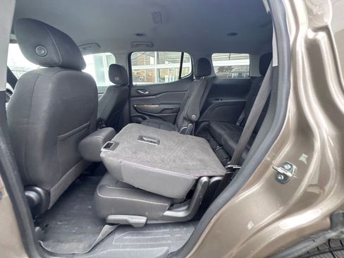 Used 2023 GMC Acadia SLE w/ LPO, Floor Liner Package image 30