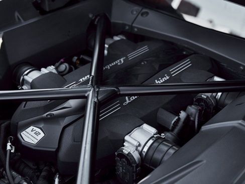 Used 2018 Lamborghini Aventador S image 32