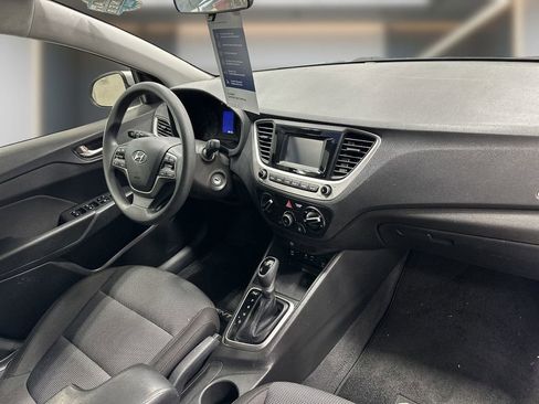 Certified 2022 Hyundai Accent SE image 6