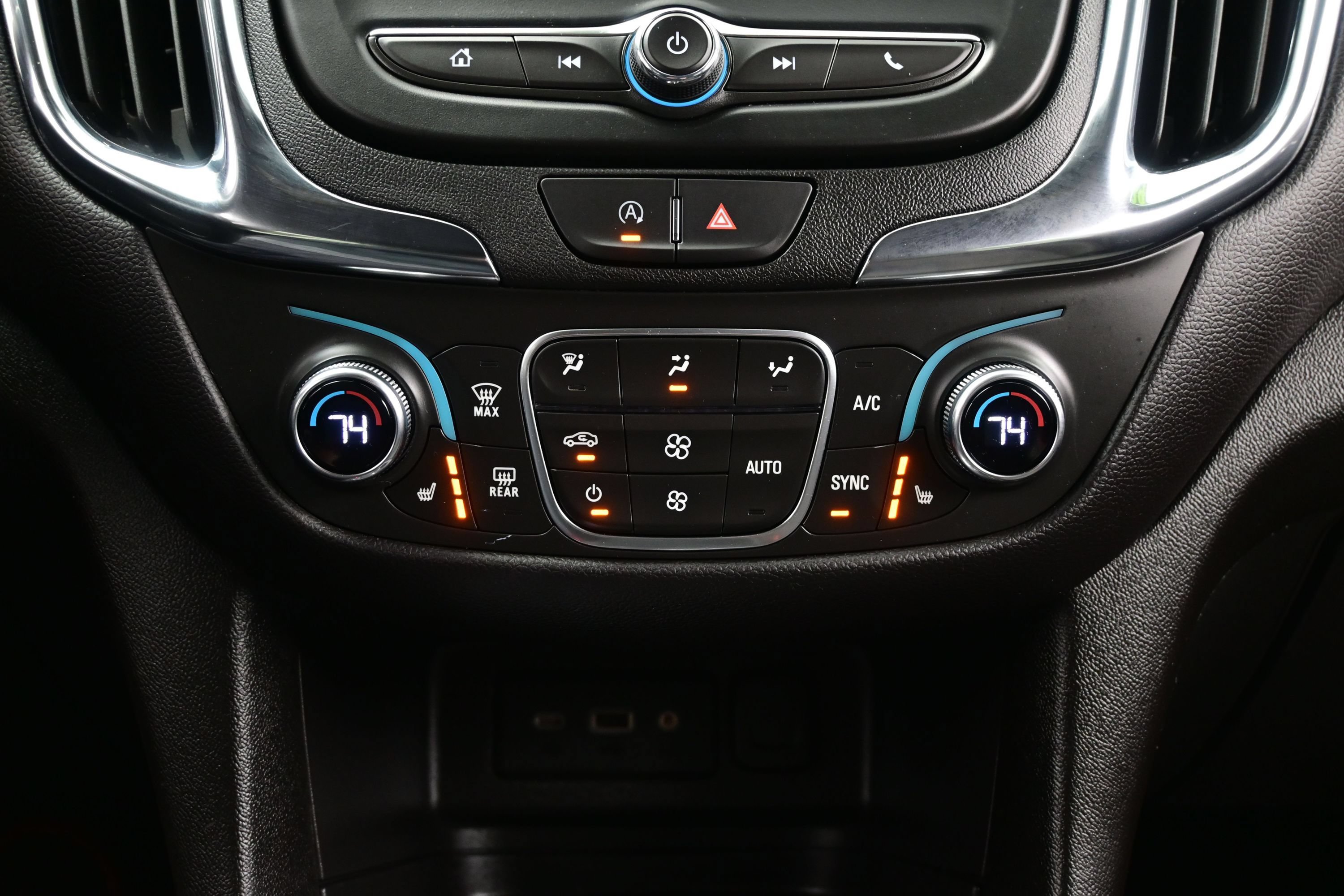 Used 2024 Chevrolet Equinox LT w/ LPO, Floor Liner Package FWD image 20