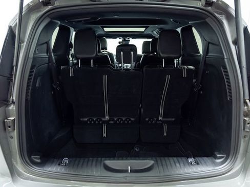 Used 2025 Chrysler Pacifica Limited image 10