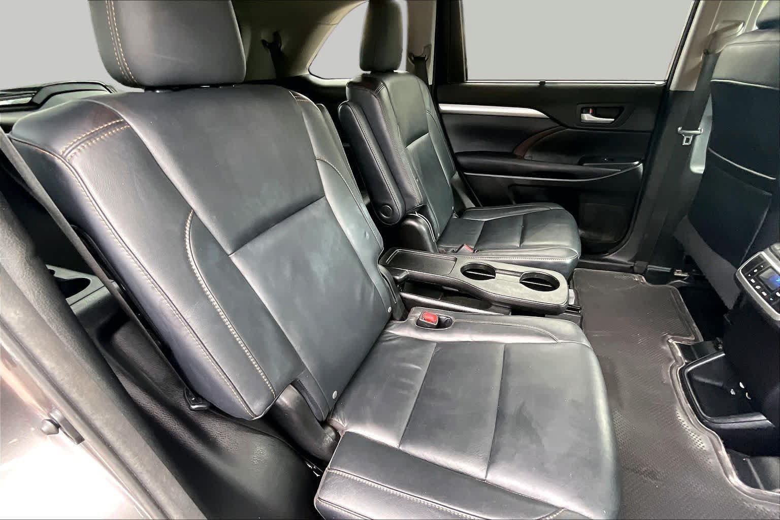 Used 2016 Toyota Highlander XLE FWD image 34