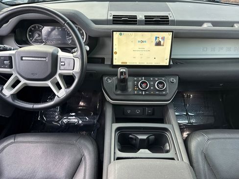 Used 2023 Land Rover Defender 130 SE image 27
