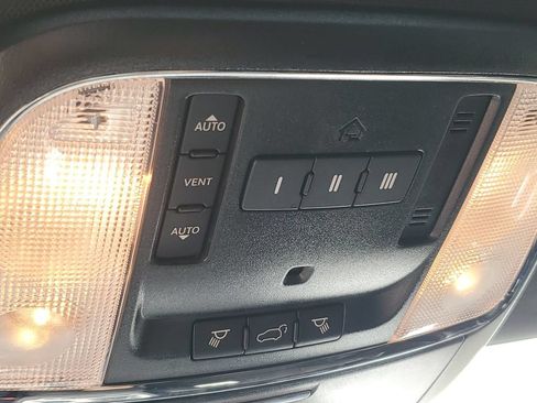 Used 2019 Jeep Grand Cherokee Altitude AWD/4WD image 23