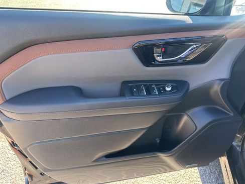 Certified 2025 Subaru Forester Sport image 26