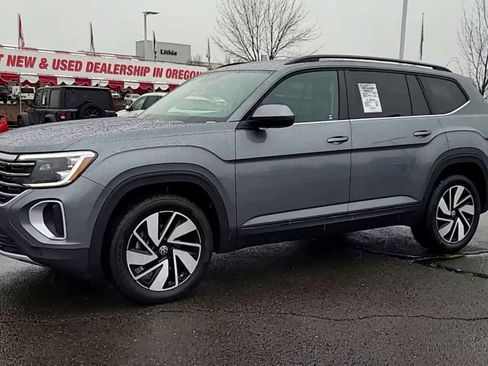 Used 2024 Volkswagen Atlas SE image 4