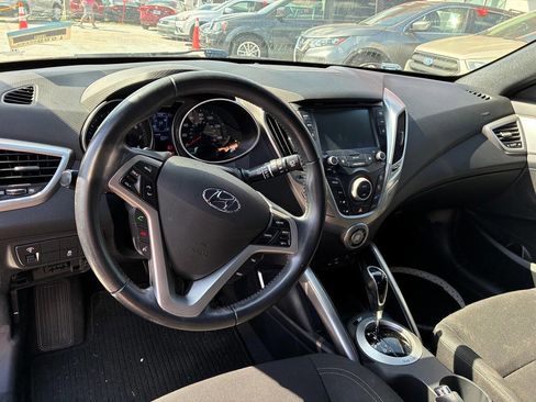 Used 2017 Hyundai Veloster Value Edition image 9