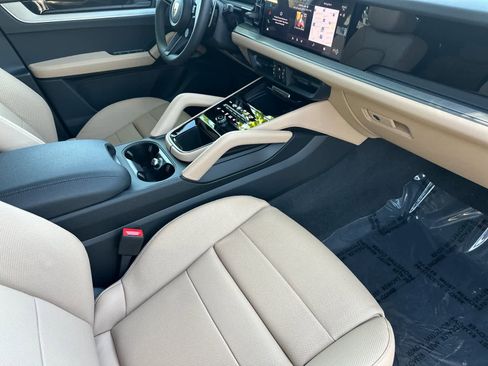 New 2026 Porsche Cayenne AWD/4WD image 17