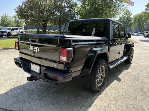 Used 2021 Jeep Gladiator Overland AWD/4WD image 7