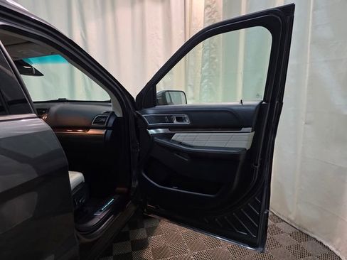 Used 2016 Ford Explorer Platinum image 32