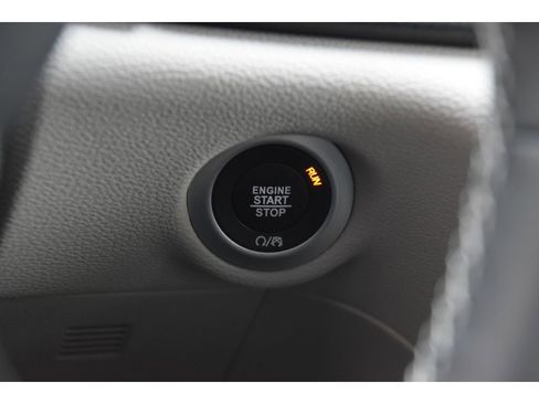 Used 2023 Chrysler Pacifica Limited w/ Uconnect Theater Family Group image 35