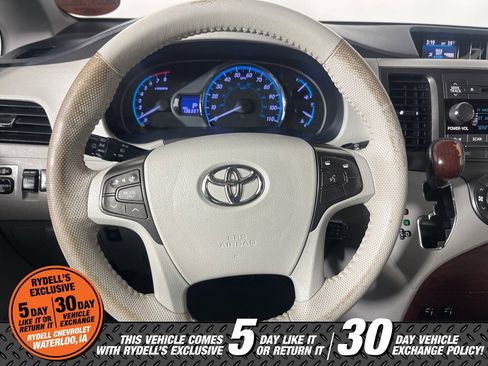 Used 2014 Toyota Sienna XLE image 35