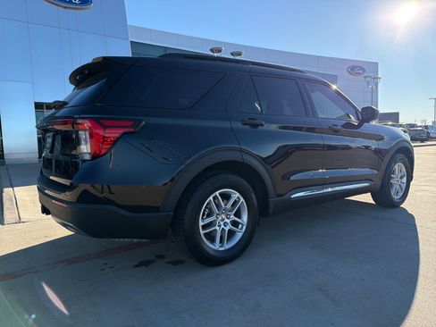 New 2025 Ford Explorer Active w/ Active Comfort Package image 5
