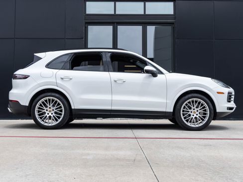 Certified 2023 Porsche Cayenne Platinum Edition AWD/4WD image 12