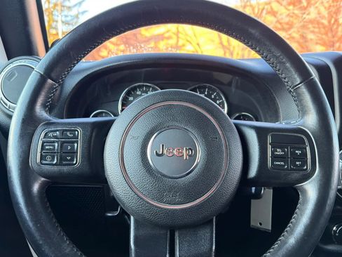 Used 2014 Jeep Wrangler Unlimited Sahara w/ Connectivity Group image 23