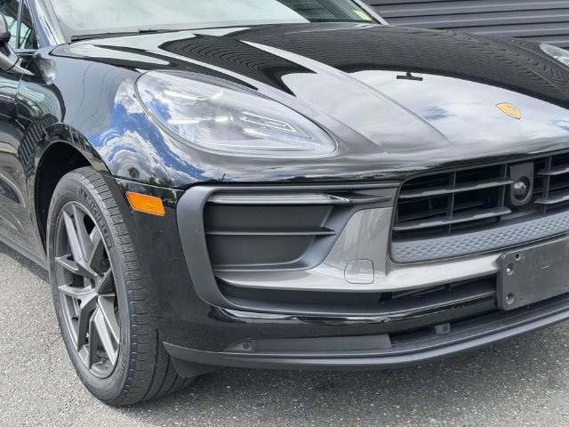 Used 2023 Porsche Macan Turbo AWD/4WD image 13