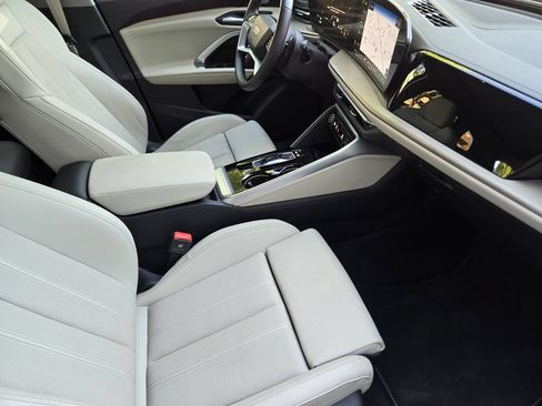 Used 2025 Audi Q5 Premium Plus w/ Premium Plus AWD/4WD image 18