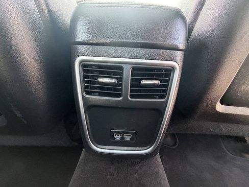 Used 2016 Chrysler 300 Limited w/ Driver Convenience Group AWD/4WD image 18