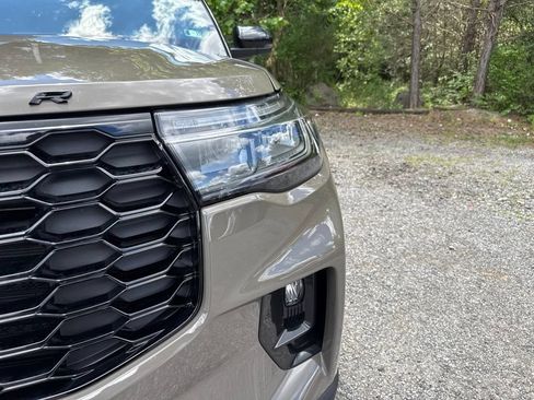 Used 2026 Ford Explorer ST-Line w/ ST-Line Street Pack AWD/4WD image 3