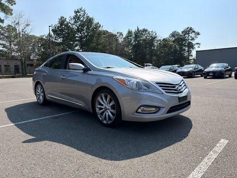 Used 2013 Hyundai Azera w/ Technology Pkg FWD image 4