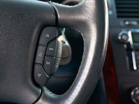 Used 2006 Cadillac DTS Limousine image 32