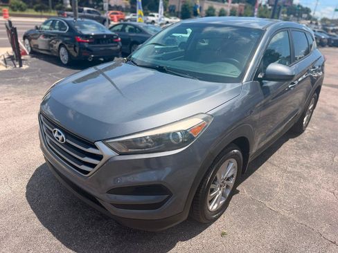 Used 2017 Hyundai Tucson SE FWD image 2