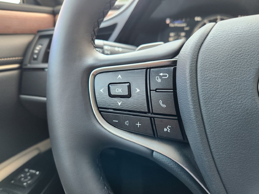 Certified 2025 Lexus ES 350 w/ Premium Package FWD image 28